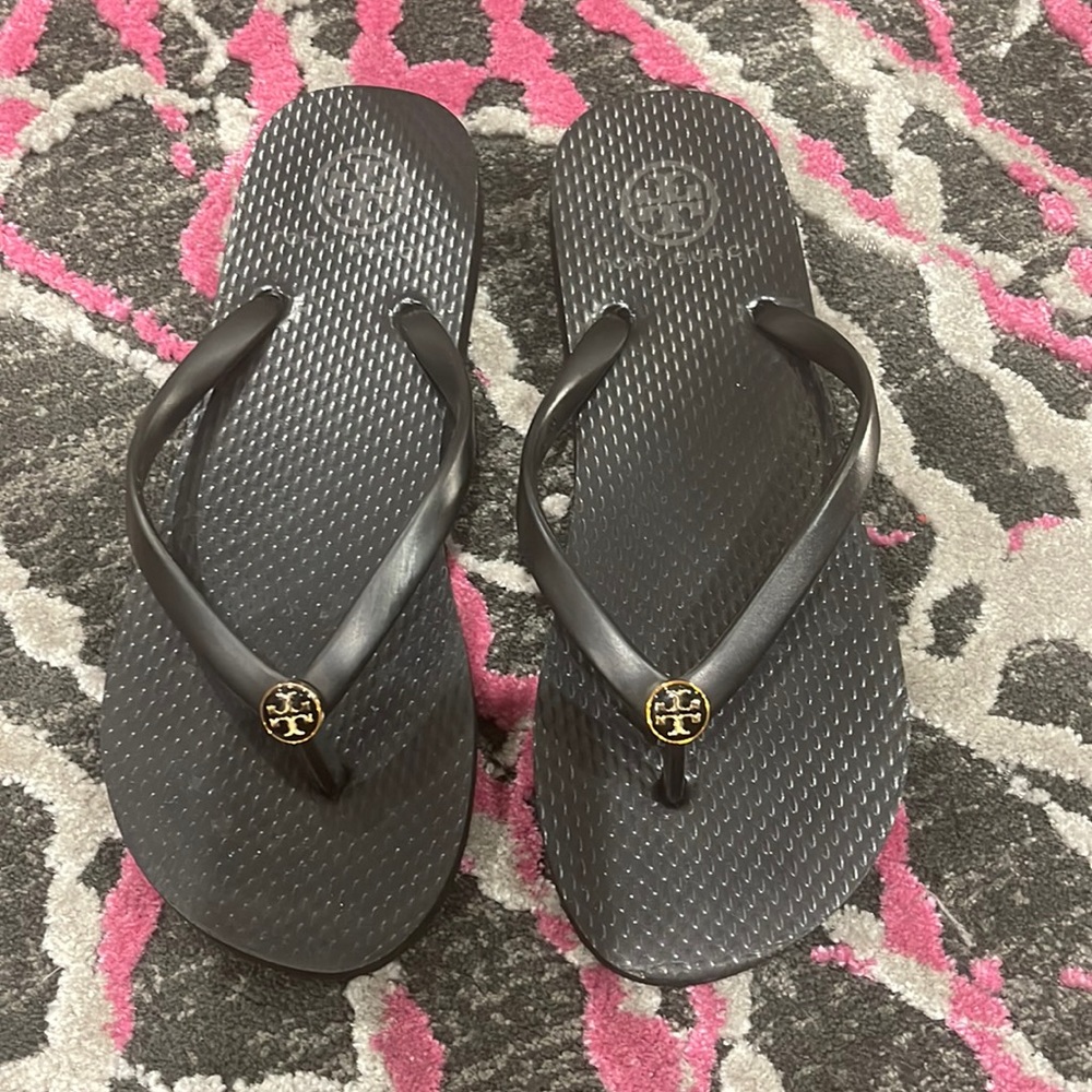 Worn once new black Tory Burch sandals. Size 6